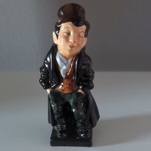 COLLECTIBLE Artful Dodger Royal Doulton Charles Dickens Figurine M55